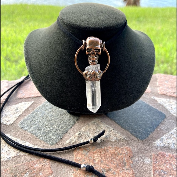 Skull crystal necklace . Clear crystal quartz electroplated copper skull leather - Picture 5 of 16